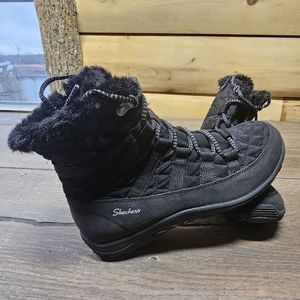 Women's sketchers size 7.5 quilted snow boots